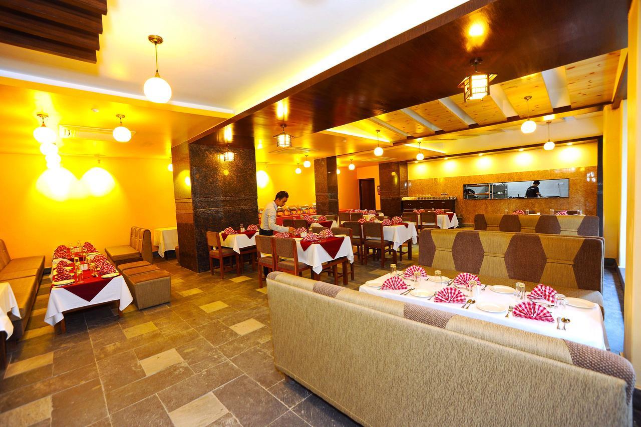 Hotel Queens Park Pokhara Exterior foto