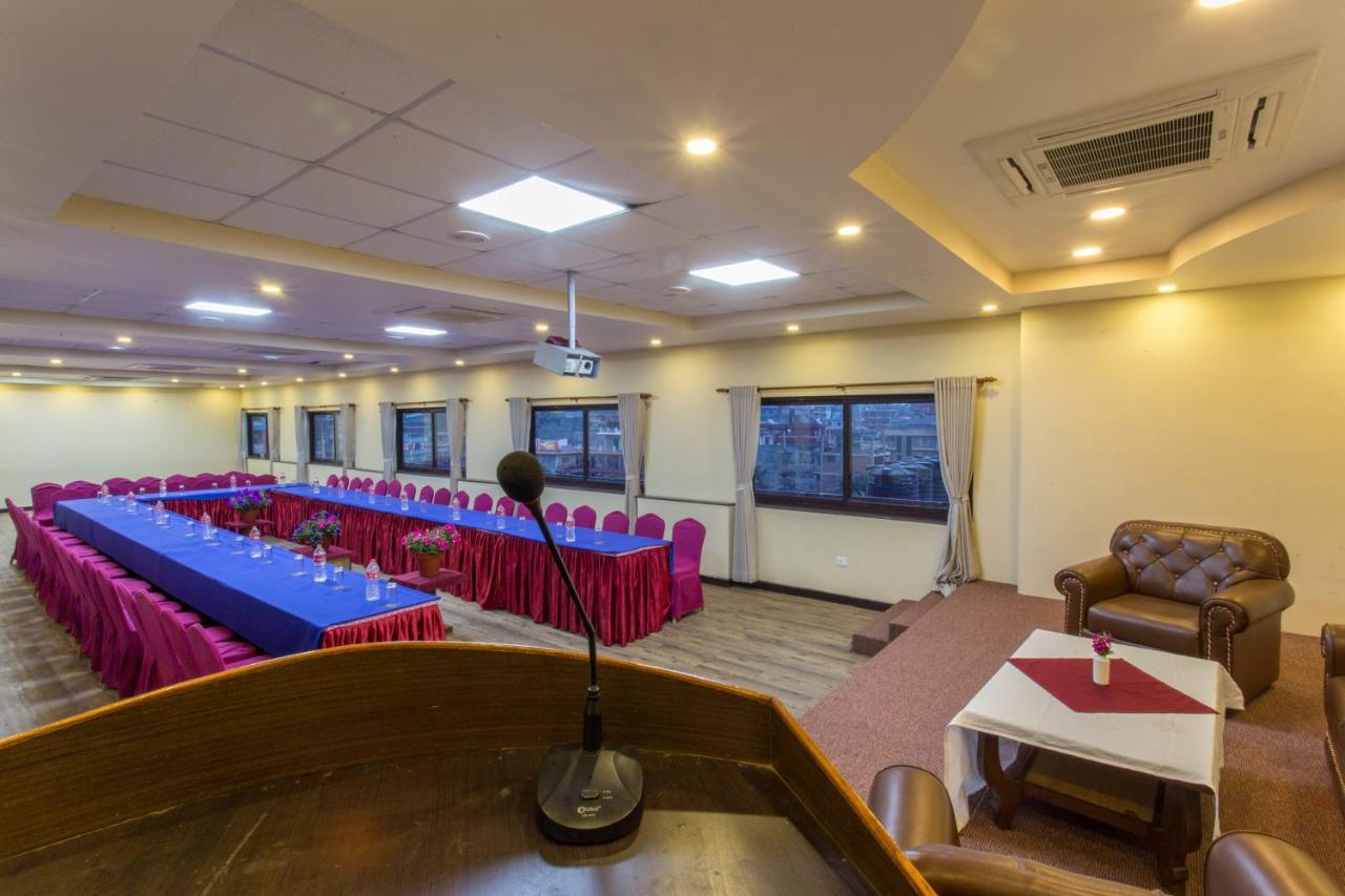 Hotel Queens Park Pokhara Exterior foto