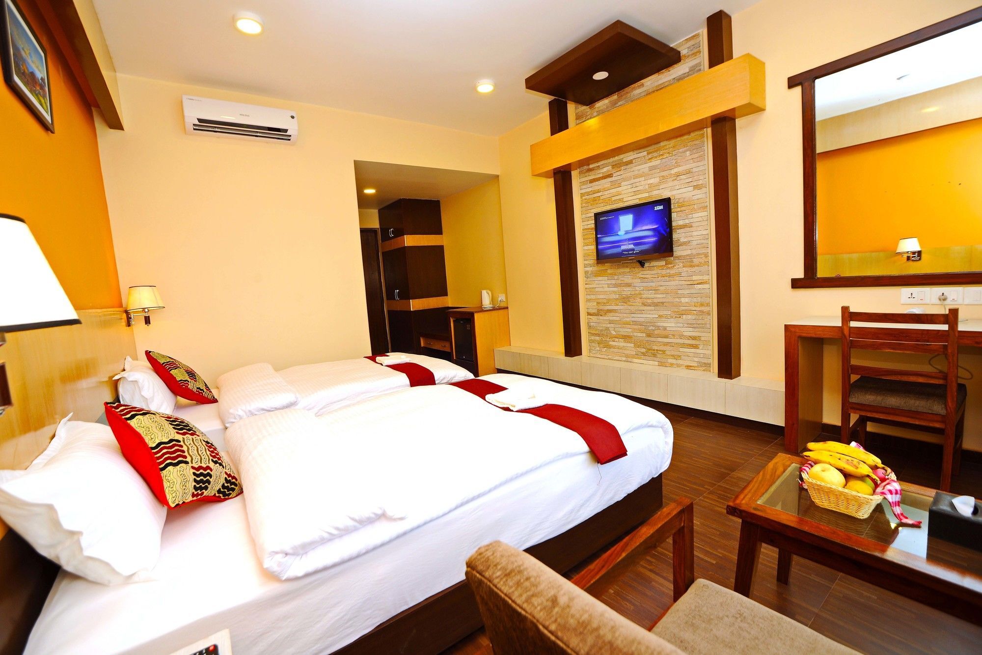 Hotel Queens Park Pokhara Exterior foto
