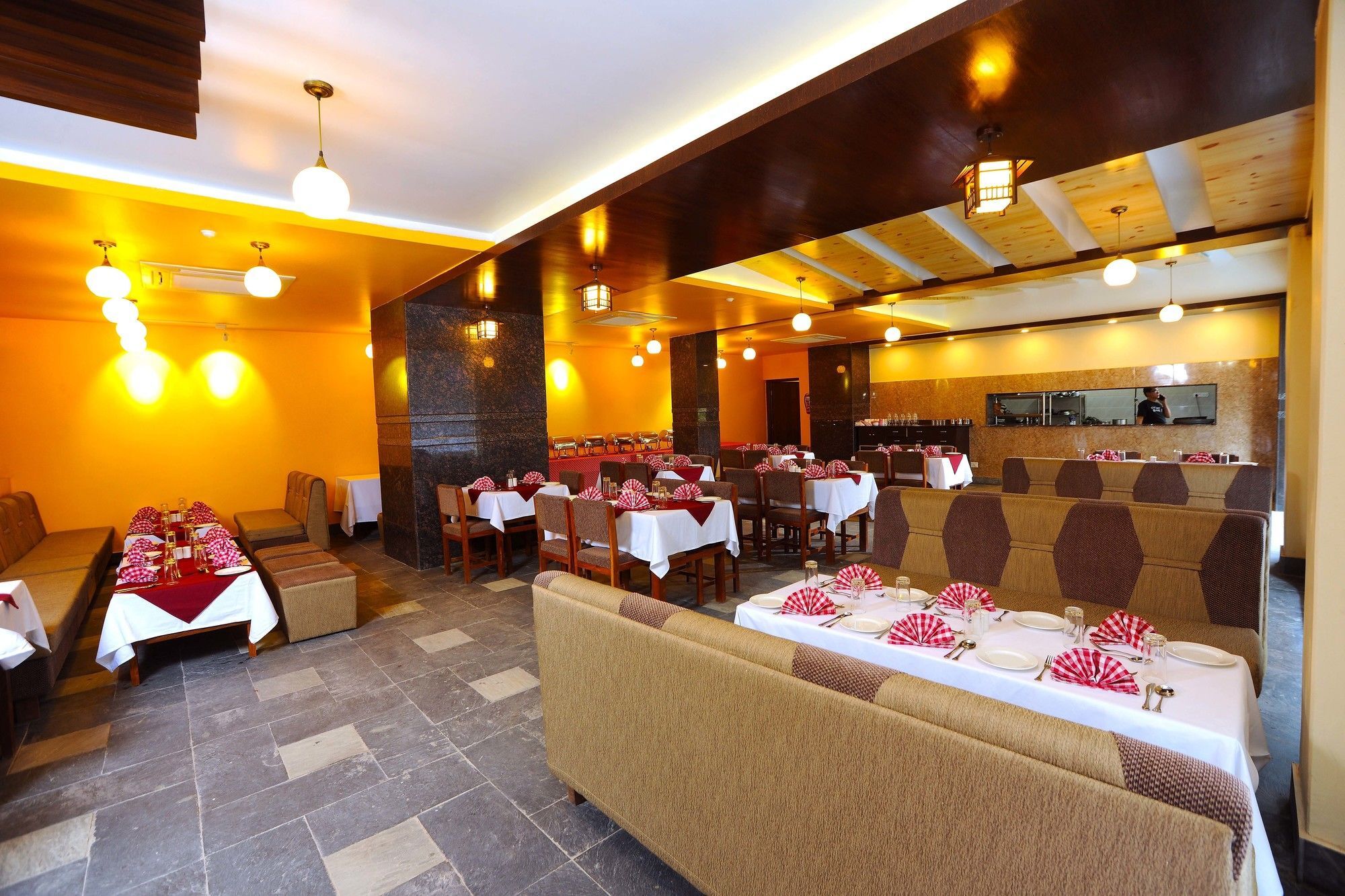 Hotel Queens Park Pokhara Exterior foto